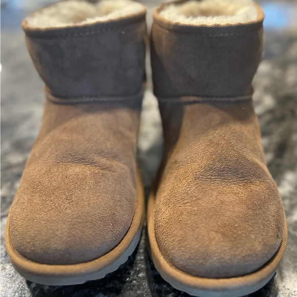 UGGs size 6 - Picture 2 of 5